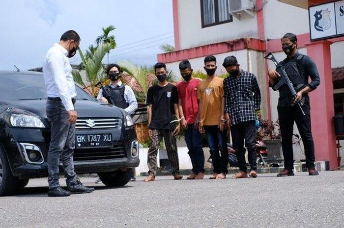 Suzuki Ertiga sewaan dan keempat pelaku penyekapan terhadap lima bocah di Aceh Utara