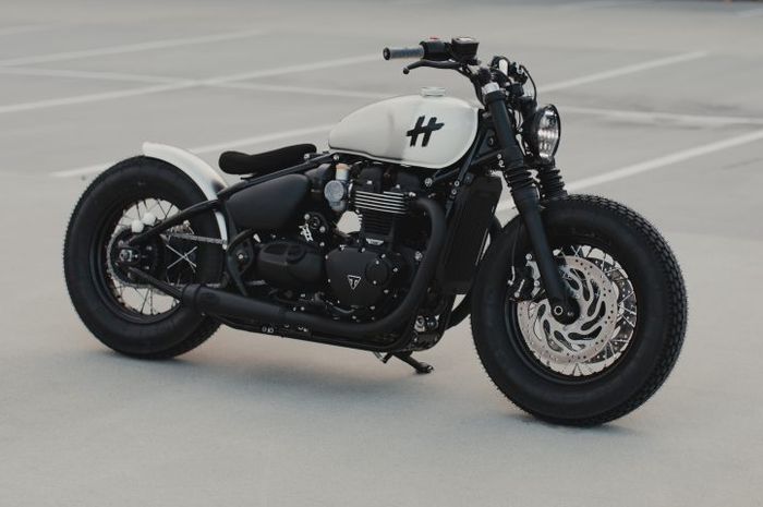 Triumph Bobber Black kustom 