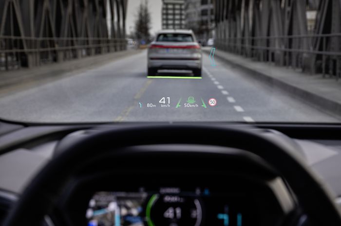 Head-up-Display Augmented Reality (AR) Audi Q4 e-tron.