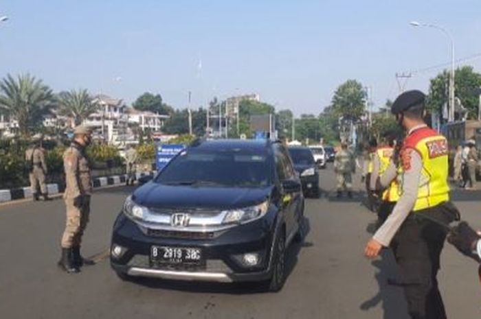 Penyekatan arus lalu lintas di Jalur Puncak, Bogor, Jawa Barat