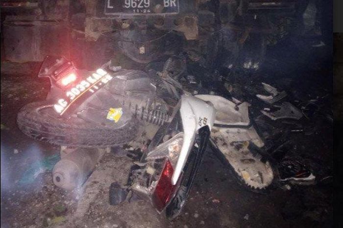 Honda Vario yang remuk setelah dihajar truk mundur di tanjakan