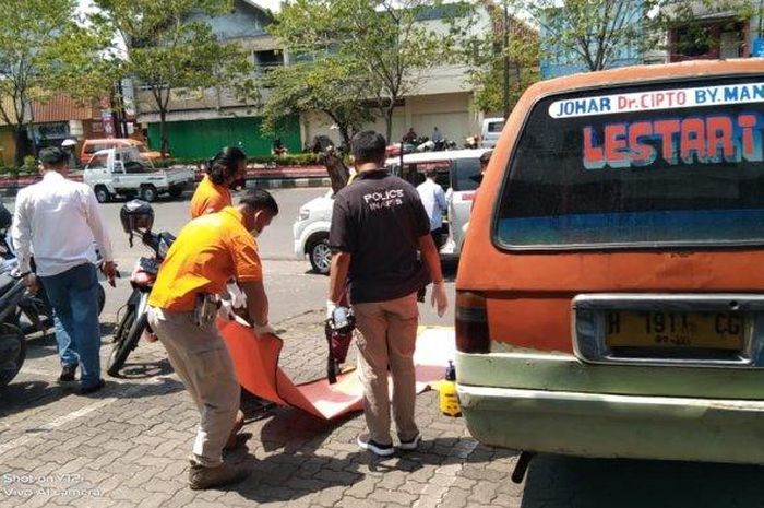 Anwari (49) warga Paripurno, Salaman, Kabupaten Magelang ditemukan tewas di dalam angkutan trayek Johar-Banyumanik 