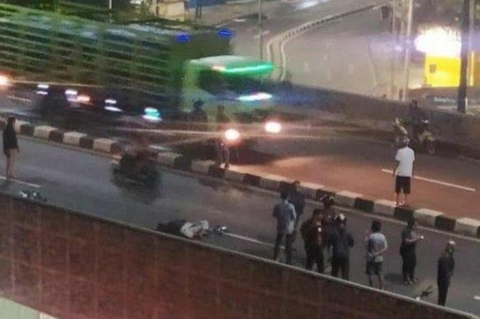 Kecelakaan maut terjadi di Flyover Gaplek, Pamulang, Tangerang Selatan (Tangsel), pada Kamis (29/4/2021) dini hari.