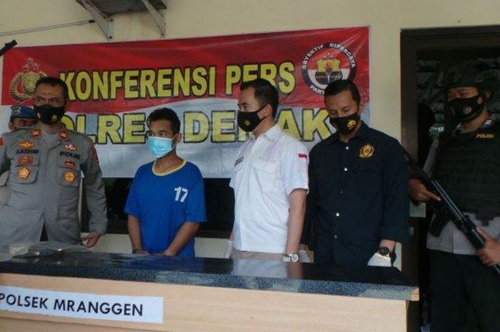 Petugas Satreskrim Polsek Mranggen menangkap Wahid alias Tele (37), warga Desa Batursari yang diduga melakukan kasus penjambretan