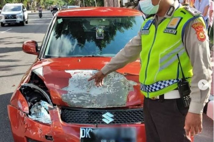 Suzuki Swift yang terlibat tabrakan beruntun di Jl Melati, Denpasar, Bali, (28/4/21)