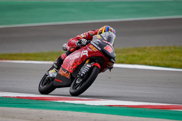 Pembalap tim Indonesia, Gabriel Rodrigo tampil gemilang dan sukses jadi yang tercepat di FP2 Moto3 Spanyol 2021.