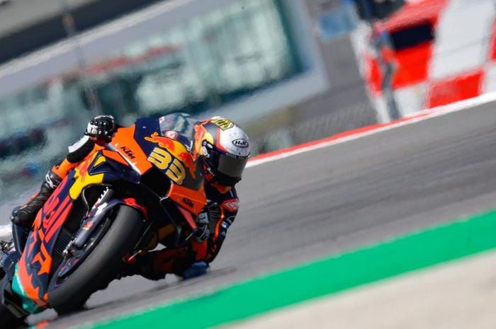 Pembalap Red Bull KTM Factory Racing, Brad Binder menjadi tercepat di FP1 MotoGP Spanyol 2021