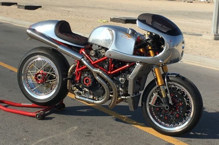 Ducati 996 cafe racer
