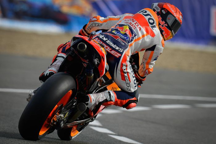 Marc Marquez kecelakaan keras saat di sesi latihan ketiga MotoGP Spanyol, bikin ketakutan cedera lamanya kambuh. 