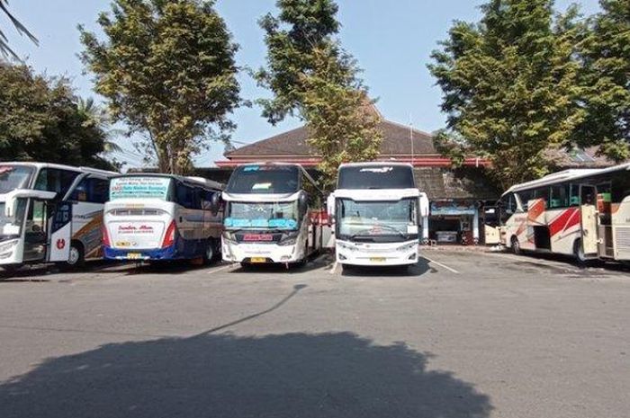 Suasana di dalam Terminal Wates, Kabupaten Kulon Progo pada Senin (3/5/2021). 