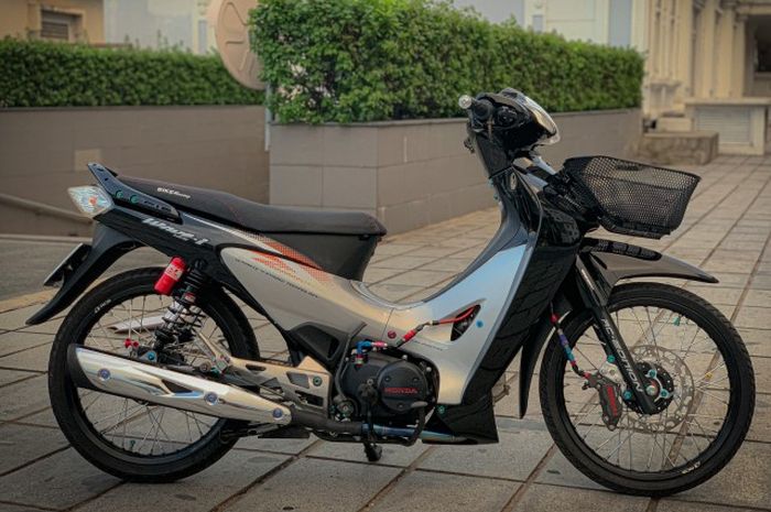 Modifikasi keren Honda Karisma 