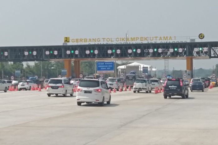 Ilustrasi situasi lalu lintasi di Gerbang Tol Cikampek Utama 1