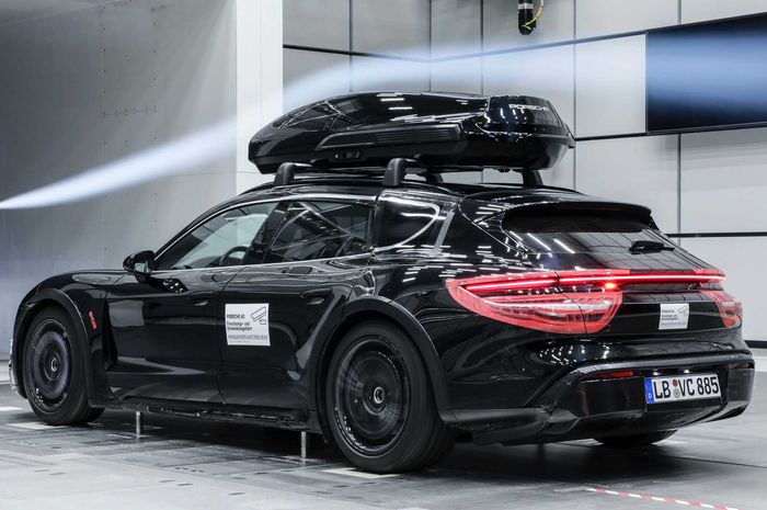 Roof box Tequipment Performance hasil buatan Porsche