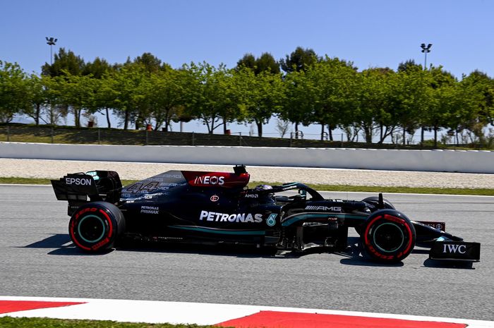 Lewis Hamilton cetak pole position ke-100 pada kualifikasi F1 Spanyol 2021