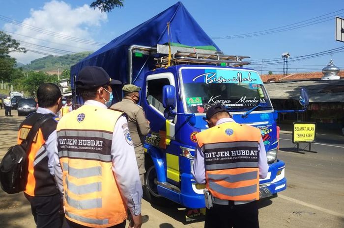 Kemenhub lakukan penyekatan bagi kendaraan yang nekat mudik.