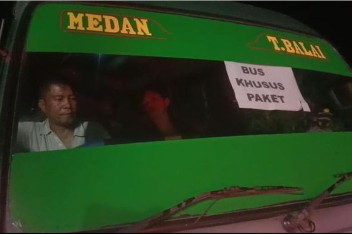 Bus angkut pemudik menyamar menjadi kendaraan logistik