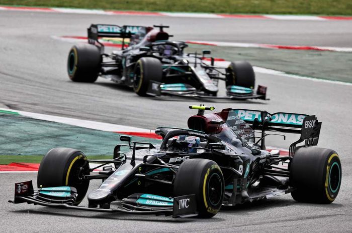 Valtteri Bottas sempat sulit disuruh ngalah ke Lewis Hamilton di F1 Spanyol 2021