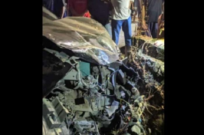 Kecelakaan maut antara Toyota Avanza dan Honda Supra Fit yang dikendarai dua pelajar