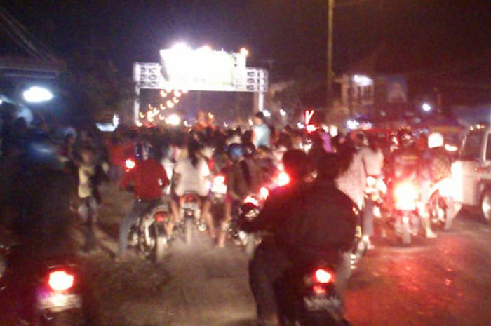 Ilustrasi kepadatan arus lalu lintas pada malam takbiran