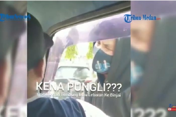  Sopir Angkot Bawa Rombomgan Dimintai Uang Rp 5000 Pria Berjaket  (Tangkapan Layar  Youtube Tribun Medan Official) 