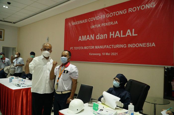 Vaksin gotong royong karyawan PT Toyota Motor Manufacturing Indonesia (TMMIN) berserta keluarga