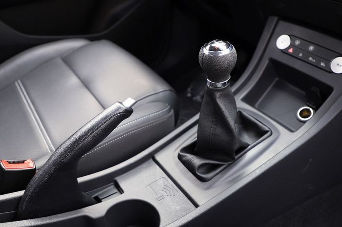 Ilustrasi Tuas transmisi manual