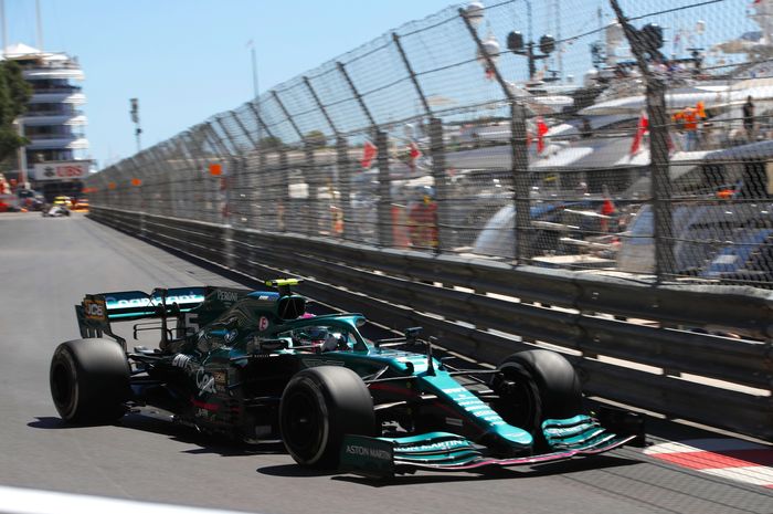 Sebastian Vettel pakai penutup mata usai FP2 F1 Monako 2021