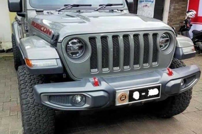 Jeep Wrangler Rubicon berpelat nomor khusus anggota DPR desain lama