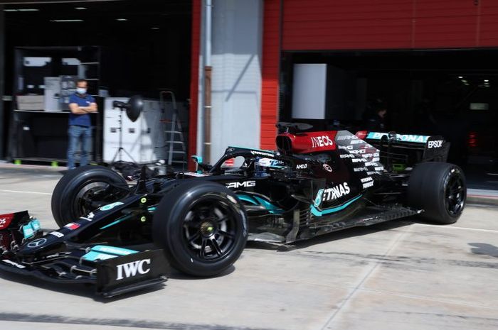 Mercedes batalkan tes ban Pirelli di sirkuit Paul Ricard