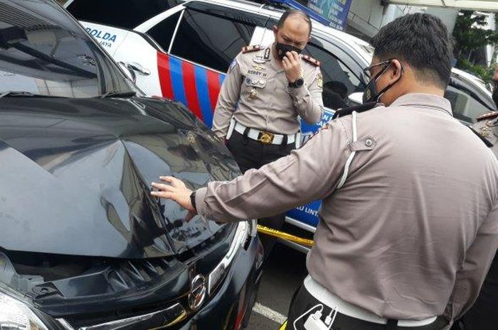 KOndisi Daihatsu Xenia yang menabrak gerobak mie ayam