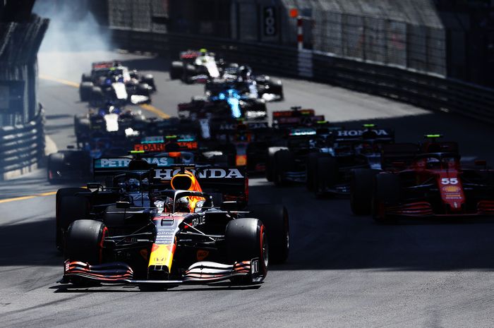 Max Verstappen menang F1 Monako 2021 usai sempat terjadi drama mundurnya Charles Leclerc
