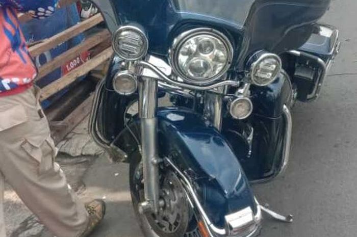 Harley-Davidson electra glide terlibat kecelakaan di jalur puncak Bogor
