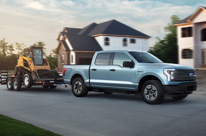 2022 Ford F-150 Lightning Pro. 