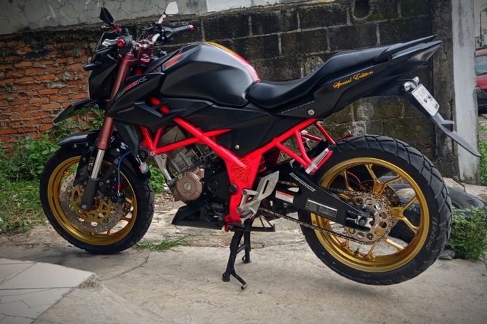 Kaki belakang Honda CB150R tampil kekar dengan swing arm RD dari 902 Garage