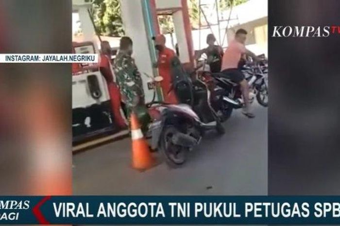 Video oknum anggota TNI memukul petugas SPBU viral di media sosial. 