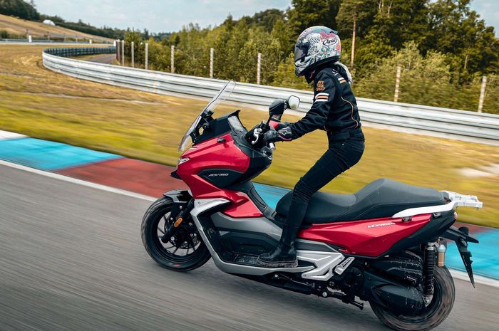 Dayang ADV350 meluncur dengan desain matic adventure.