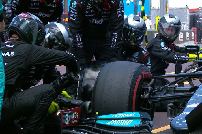 Akhirnya roda ban Valtteri Bottas bisa dilepas usai drama pit stop F1 Monako 2021