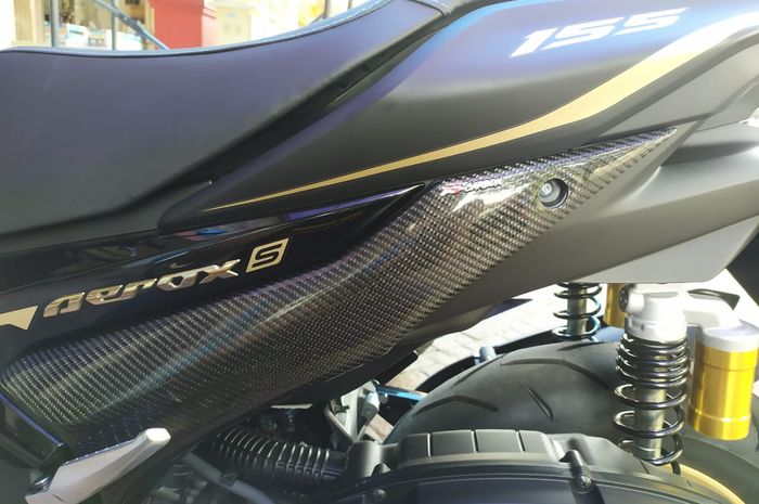 Bodi carbon fiber cover footstep Yamaha Aerox 155 Connected