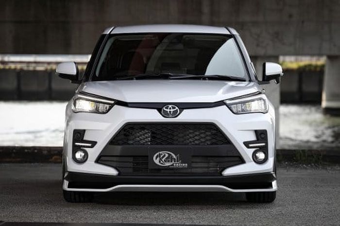 Toyota Raize pakai front diffuser dari Kuhl Racing