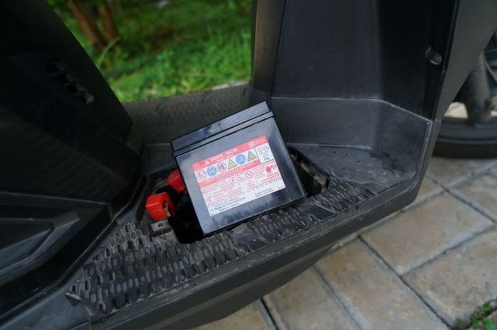 Ilustrasi aki motor soak  