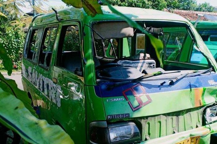 Angkot maut Baleendah yang menewaskan satu orang setelah menabrak motor dan warung