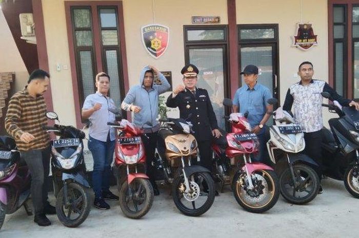 Deretan motor barang bukti aksi pencurian yang dilakukan kakak beradik di kota Samarinda, Kalimantan Timur