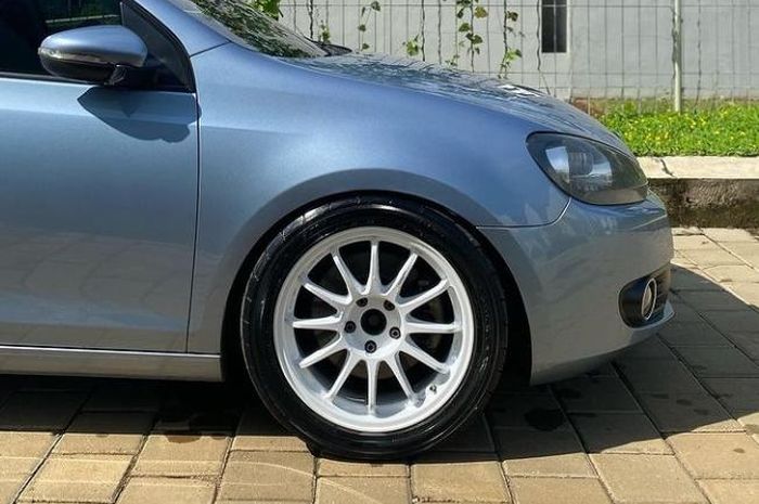 Ilustrasi mobil ceper custom Potkit, alias potong sedikit per