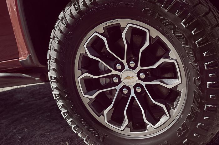 Produsen ban asal Amerika Serikat, Goodyear Tire and Rubber Company dituntun para pekerjanya di Malaysia.