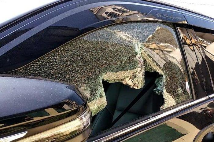 Ilustrasi pencurian modus pecah kaca mobil.