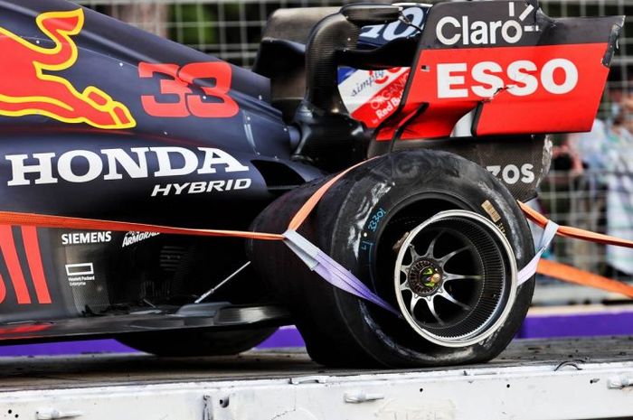 Ban Max Verstappen pecah hingga crash di F1 Azerbaijan 2021