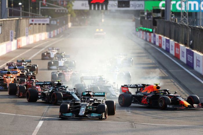 Lewis Hamilton ngeblong di F1 Azerbaijan 2021