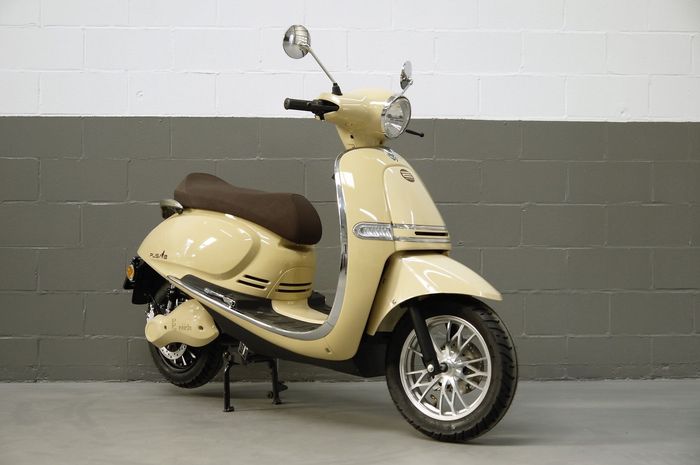 Skuter listrik mirip Vespa bernama Rider 5000