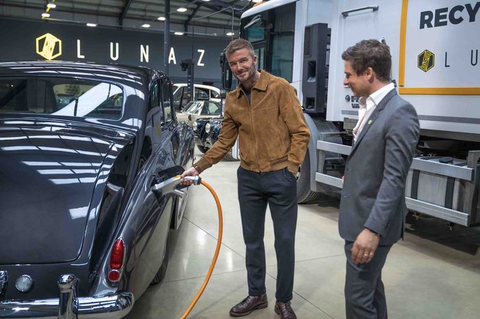David Bechkam beli saham perusahaan restorasi dan konversi kendaraan listrik, Lunaz.