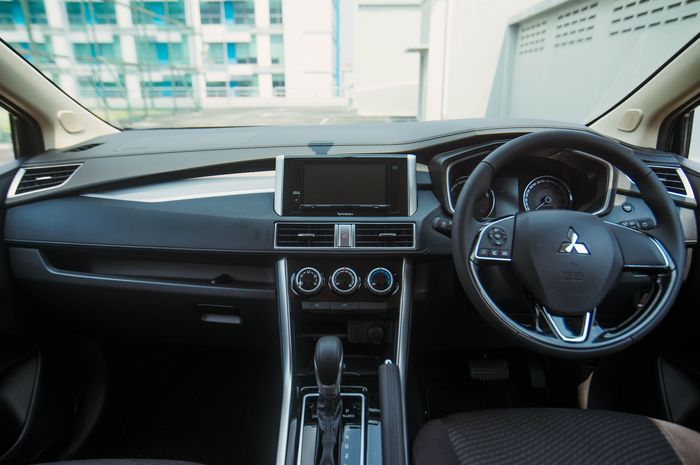 ILUSTRASI. Interior Mitsubishi Xpander Rockford Fosgate Black Edition